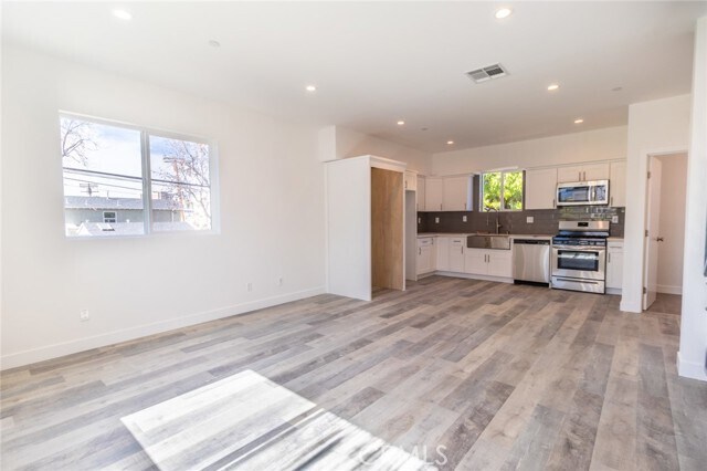 Foto del edificio - 5142 Riverton Ave