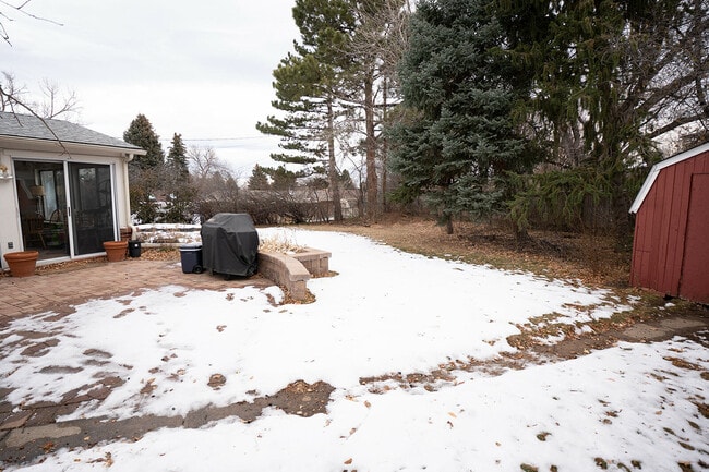 Building Photo - 180 Estes St