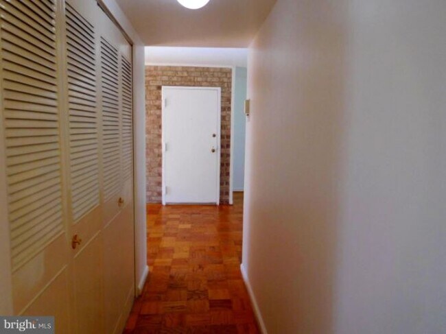 Foto del edificio - 734 Quince Orchard Blvd