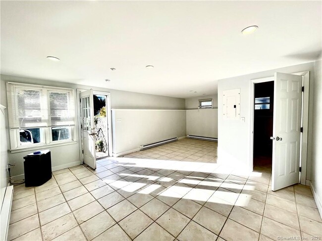 Building Photo - 106 Limewood Ave