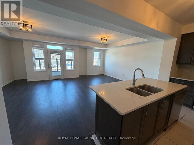 Photo du bâtiment - 112 Burnhamthorpe Rd E