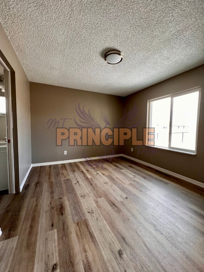 Foto del edificio - Charming cozy two bedroom house on the flats.