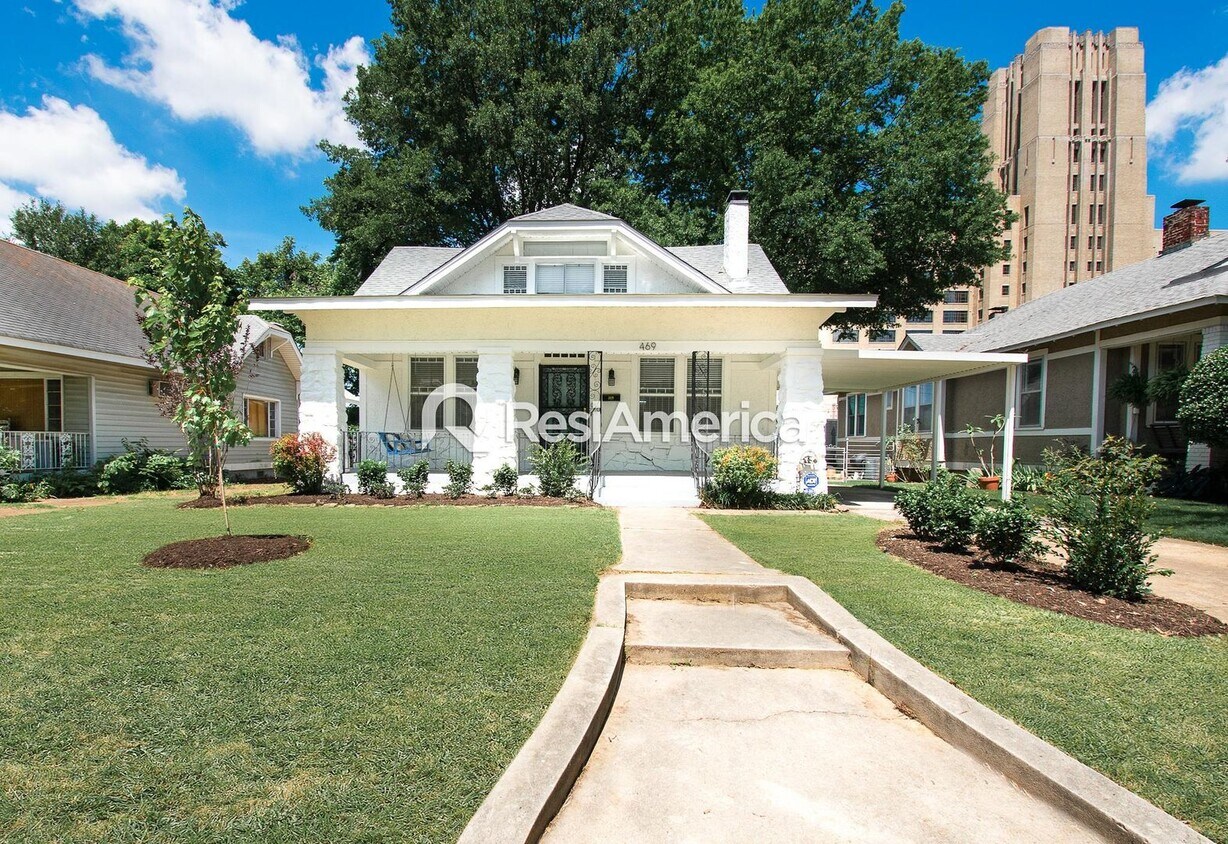 Primary Photo - Beautiful 3/3 Craftsman in a Great Midtown...