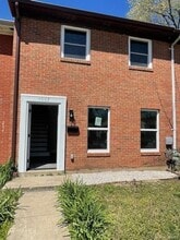 Building Photo - 1007 Pine St