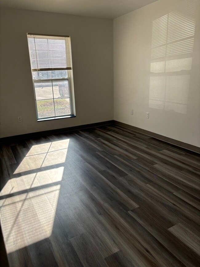 Building Photo - Hidden Glen Apartments