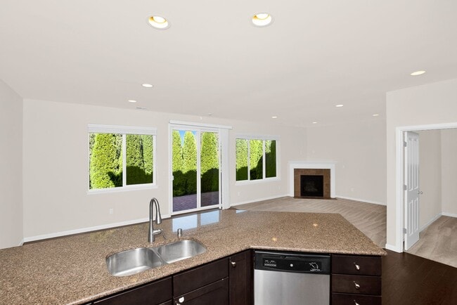 Foto del edificio - Gorgeous 4 Bedroom Lynnwood Home ready for December move-in!