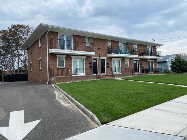 Foto del edificio - 57 Howland Ave
