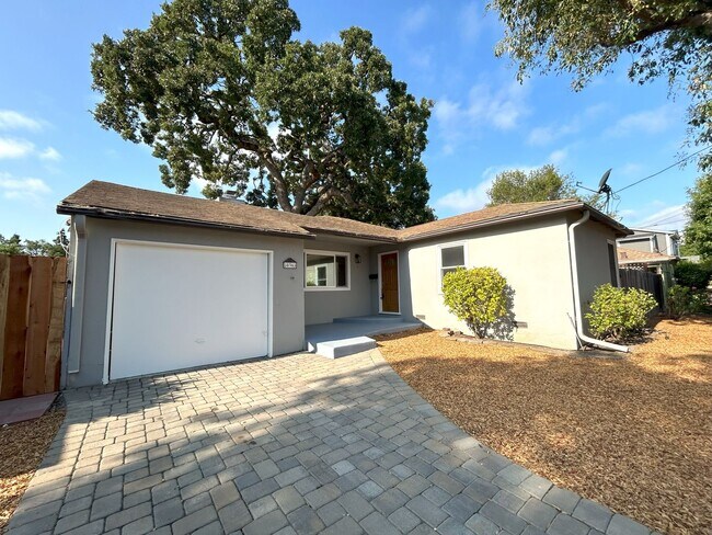 Building Photo - Charming Menlo Park Home in Picturesque Ne...