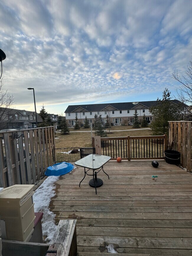 Building Photo - 102 Westminster Cres