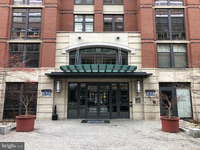 Building Front Entrance - 1021 N Garfield St