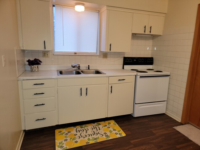 KITCHEN - 726 NE 68th St