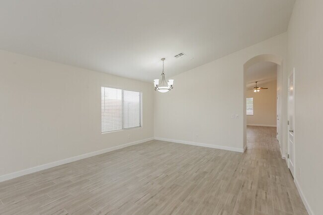 Building Photo - 4715 W Harwell Rd
