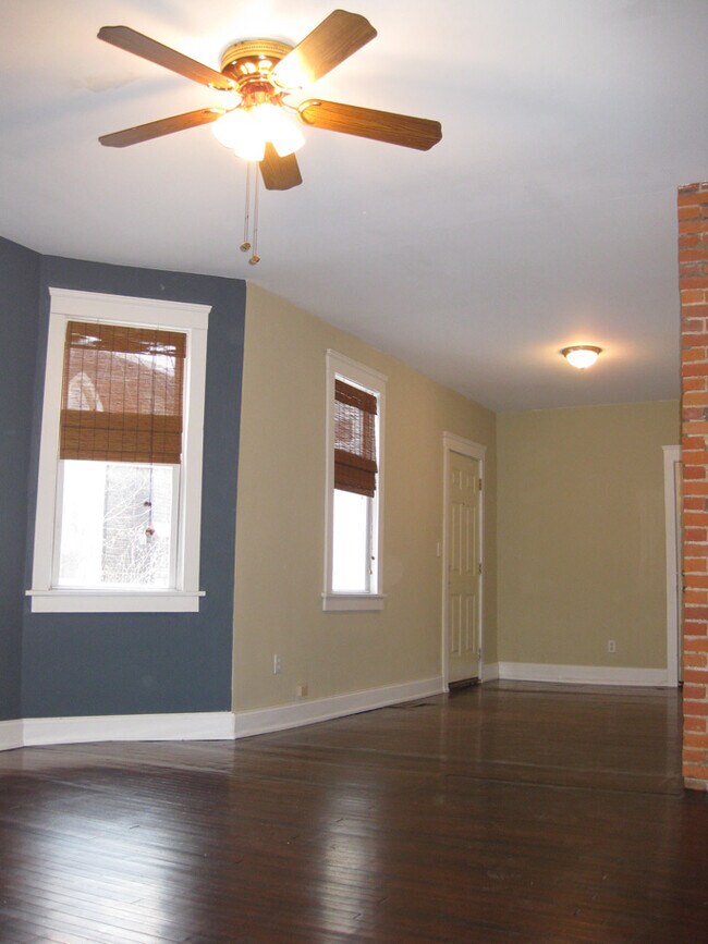 Foto del edificio - 4315 Bridge Ave