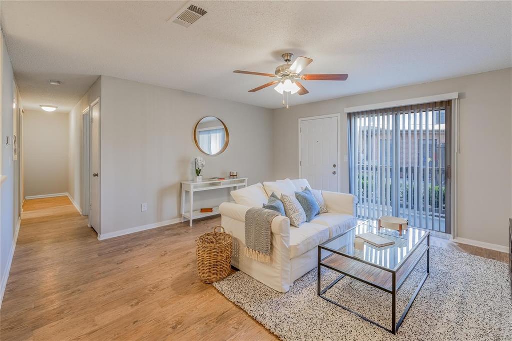 Foto principal - 9815 Copper Creek Dr