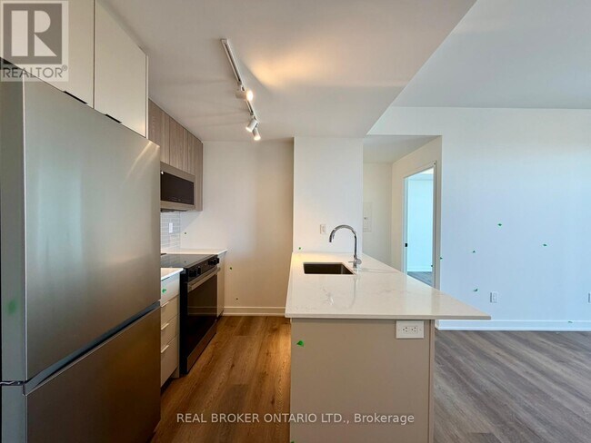 Building Photo - 2075 Lakeshore Rd.