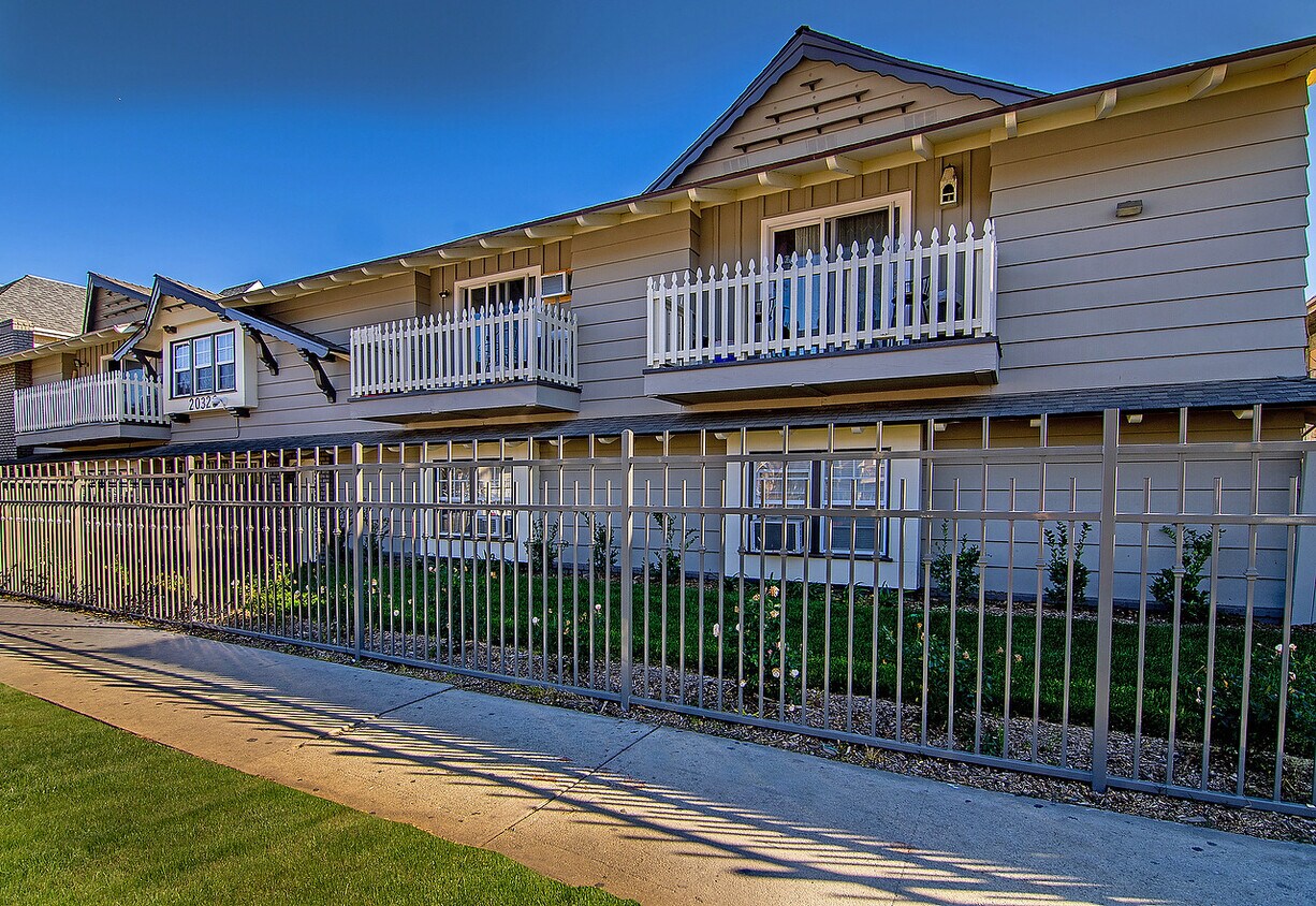 Foto principal - 20326 Saticoy St
