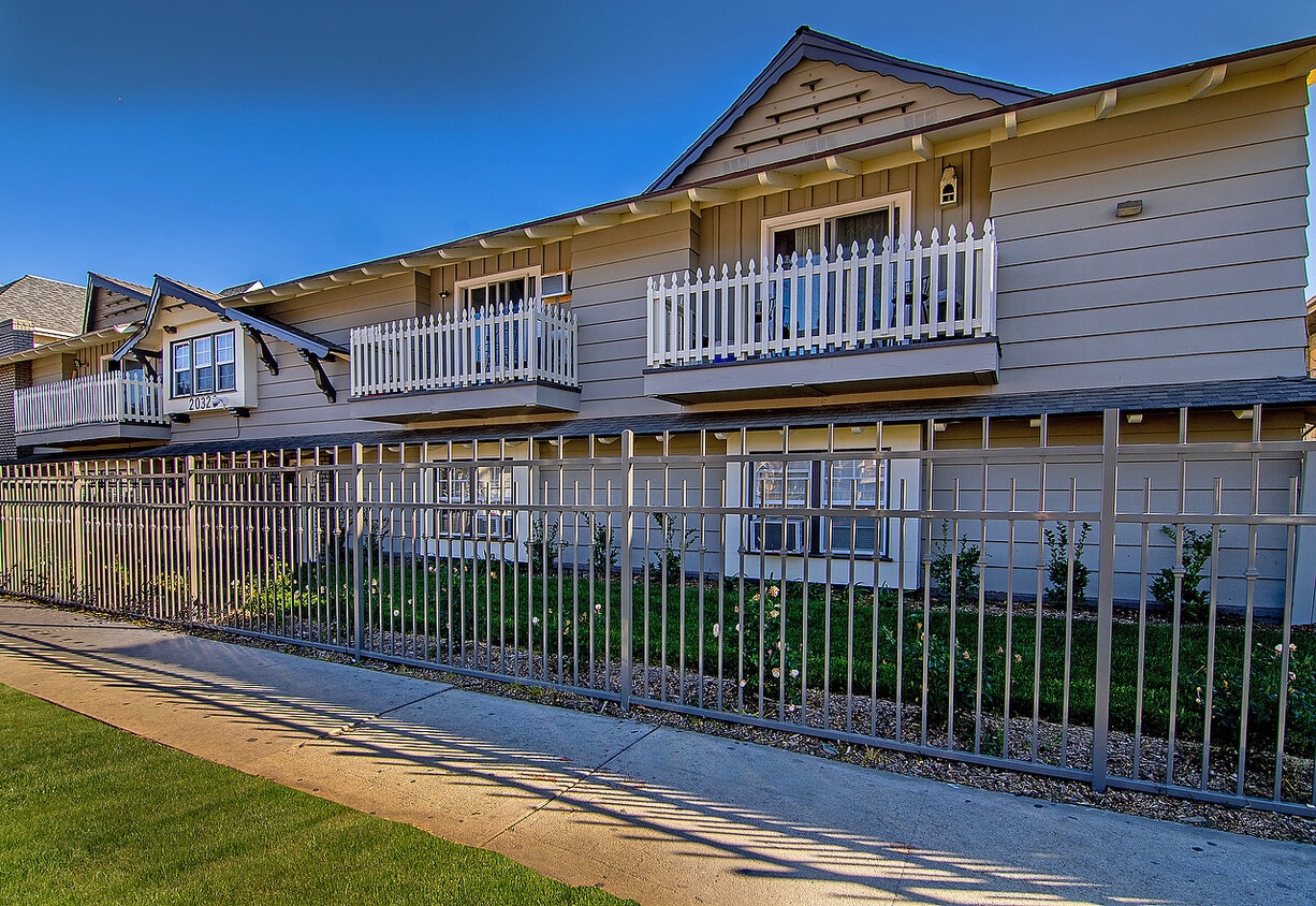 Primary Photo - 20326 Saticoy St