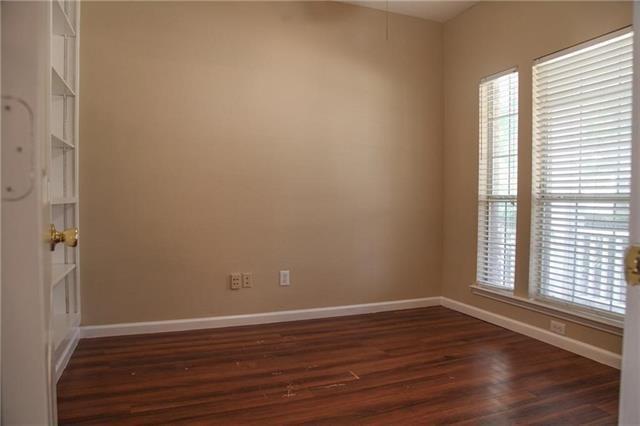 Foto del edificio - 5000 Boxwood Ln