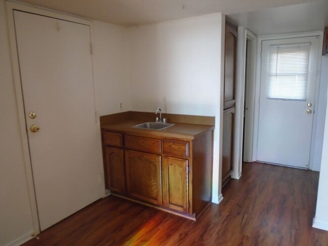 Building Photo - LAURELGLEN BLVD S. 7817 #A-D