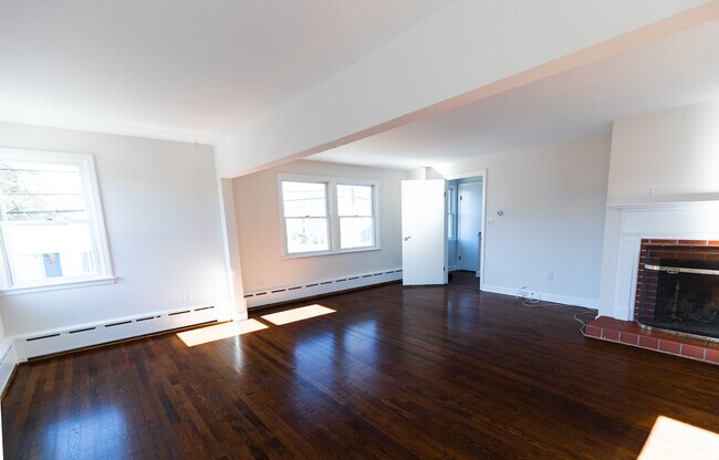 Living Room - 584 Courtland Ave