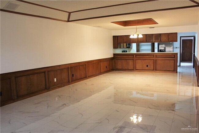 Building Photo - 301 E La Vista Ave