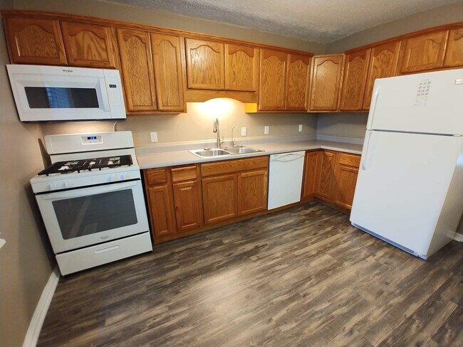 Building Photo - 2646 W 56th St