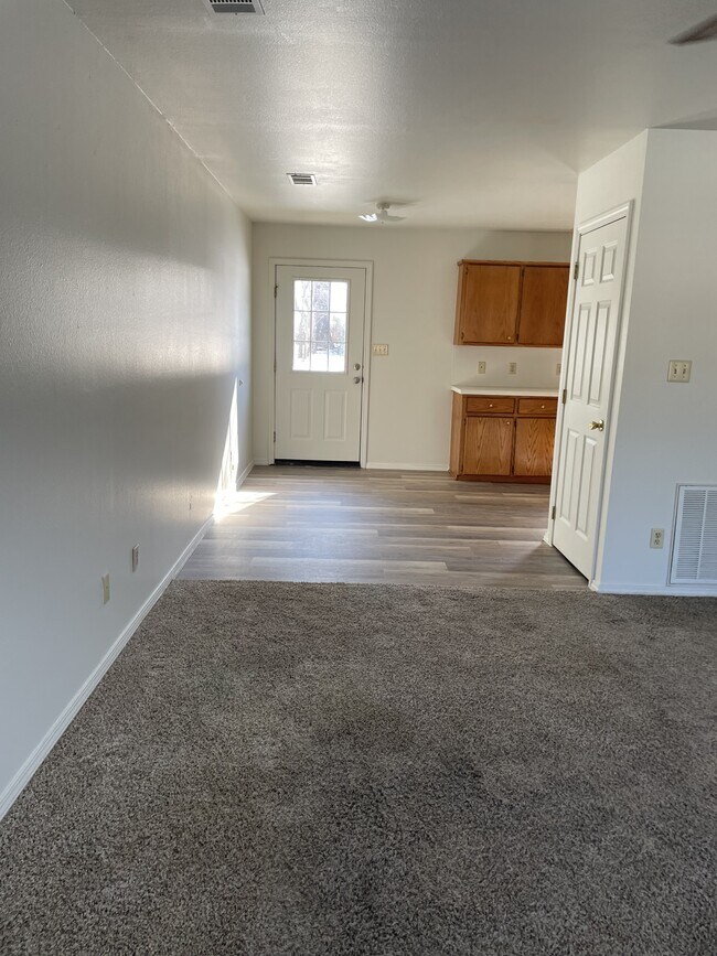 Foto del edificio - 902 W Oklahoma Ave