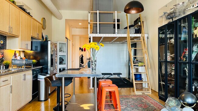 Building Photo - 175 S Lake Ave