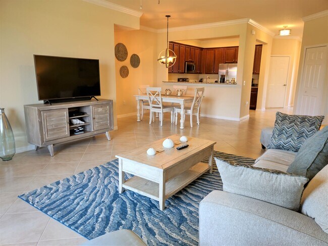 Foto del edificio - Annual Furnished 3 Bedroom, 2.5 Bath Townh...