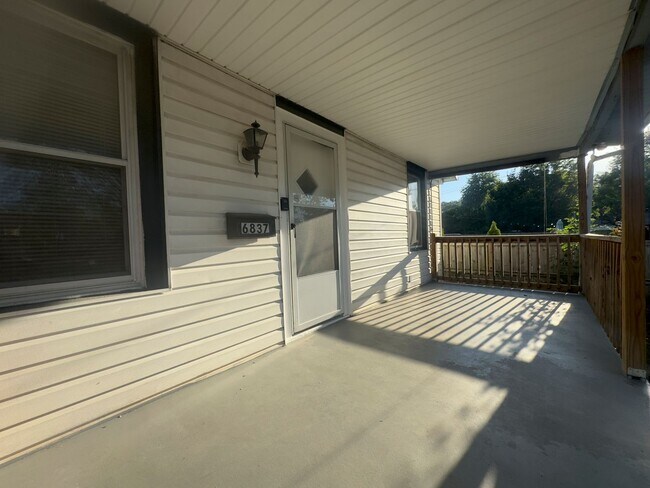 Building Photo - Recently Renovated 3-Bedroom Home in South...