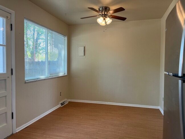 Building Photo - 1051 Chambers Ct