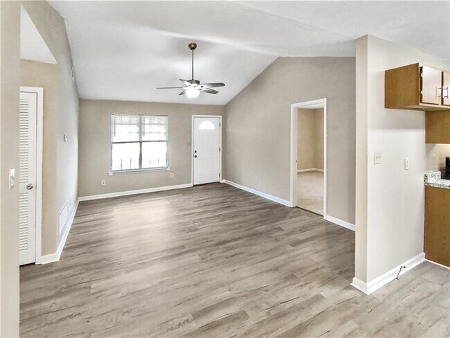 Building Photo - 220 Peach Forest Pl