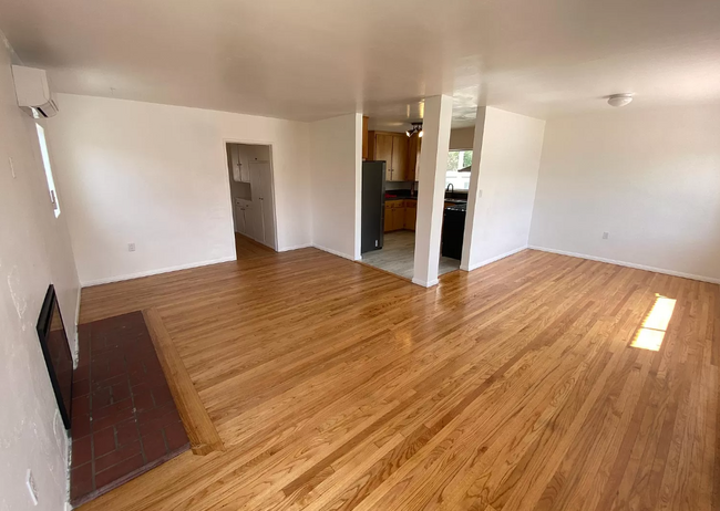 Building Photo - 5073 E Mountain View Dr