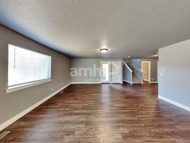 Foto del edificio - 480 Tulip Ave