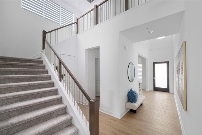 Building Photo - Model-Perfect 5 Bedroom Home in Valencia!
