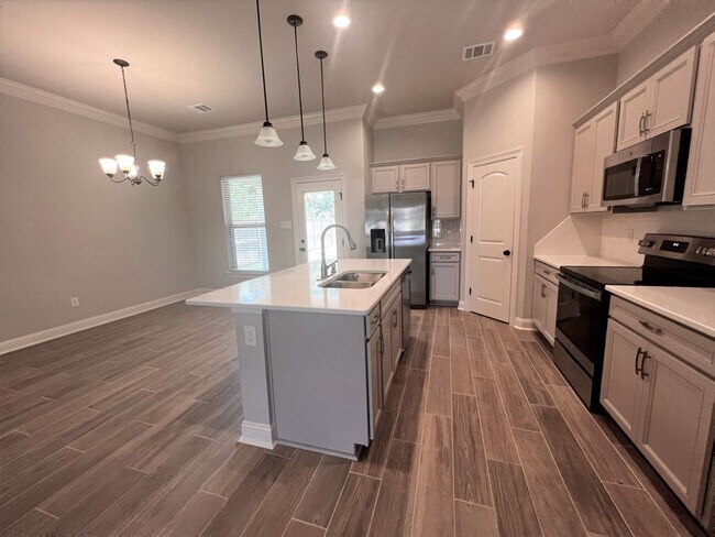 Foto del edificio - GORGEOUS LIKE NEW CONSTRUCTION IN CAPTAIN ...