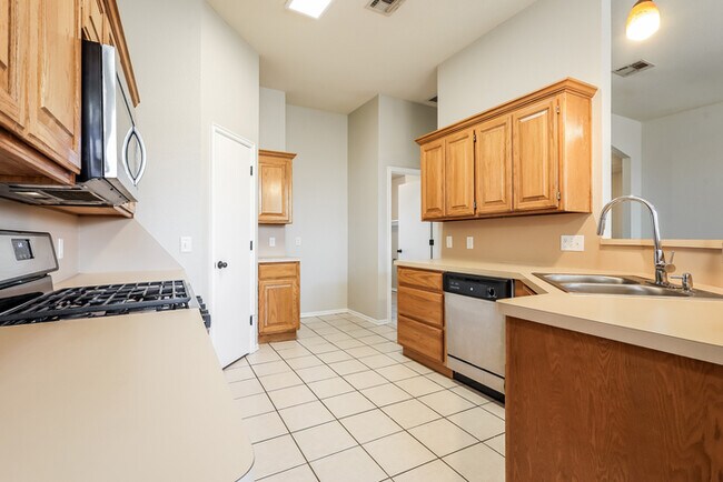 Foto del edificio - Great 3 Bed Home! Coming Soon!