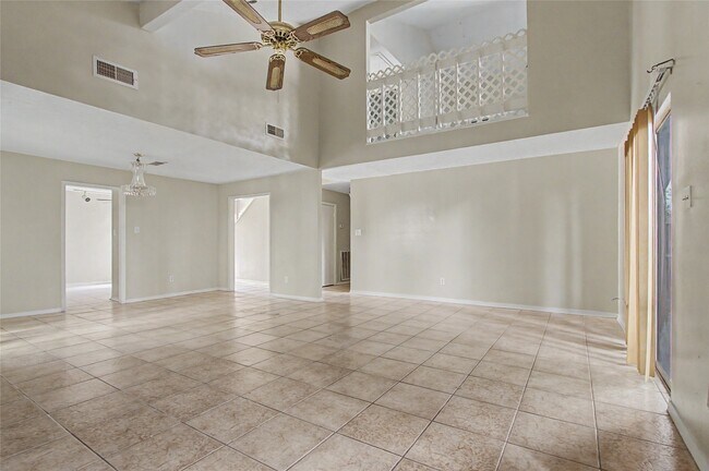 Foto del edificio - 13119 Hollowcreek Park Dr