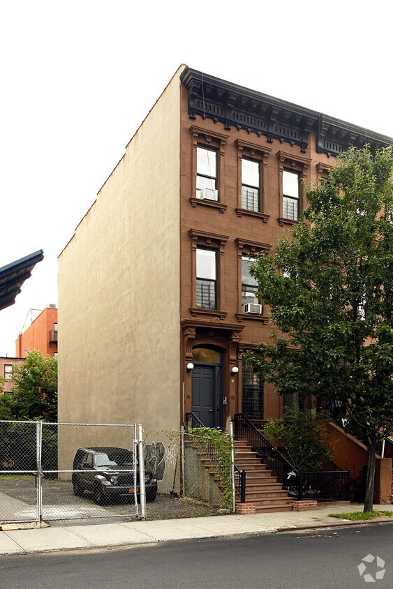 Building Photo - 9 W 126th St