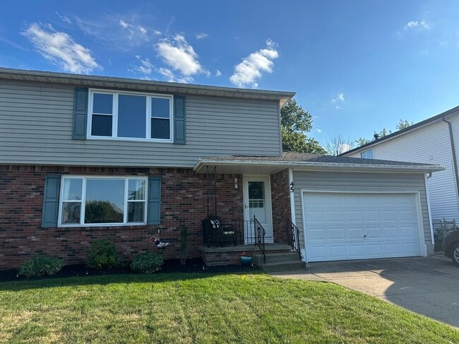 Building Photo - 45 Lemans Dr