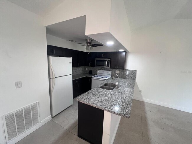 Foto del edificio - 686 Royalty Ct