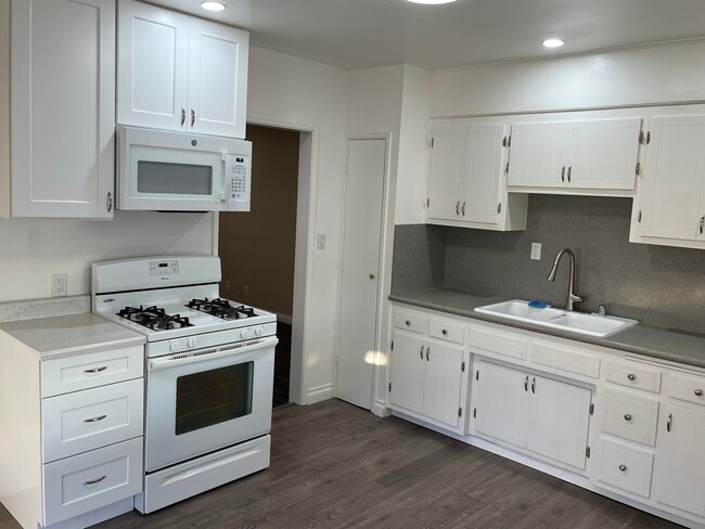 Foto del edificio - 1609 Denning Ave