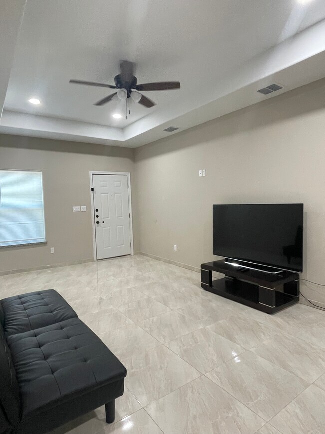 Foto del edificio - 1021 Fairway Dr