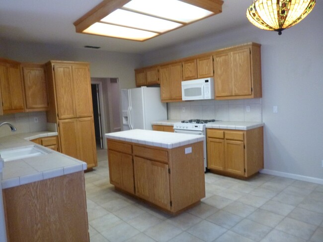 Foto del edificio - 3 bedroom 3 bath house in Yuba City