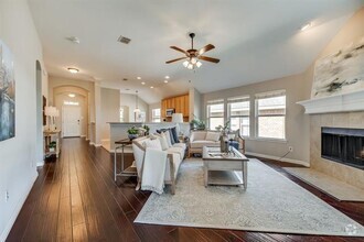 Building Photo - 2609 Lake Ridge Dr