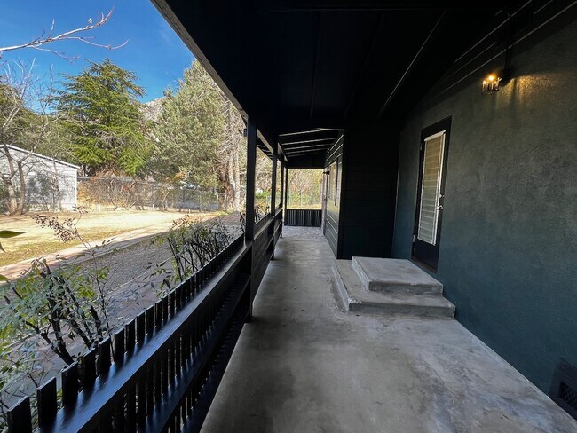 Foto del edificio - 367 Sirretta St