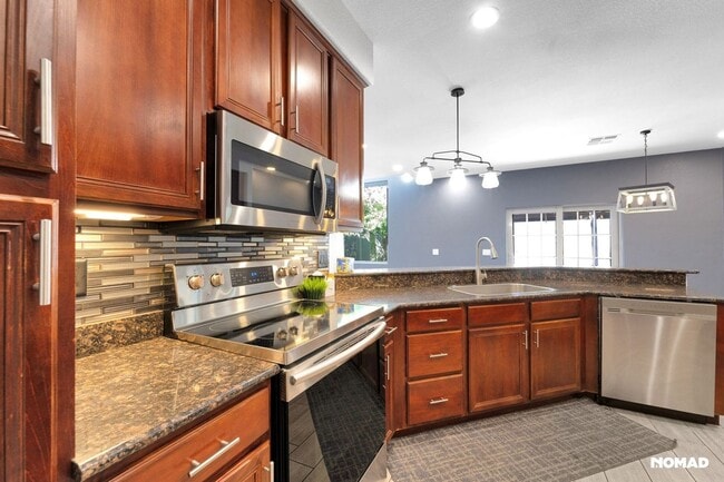 Building Photo - Charming 2BR Townhome in Phoenix