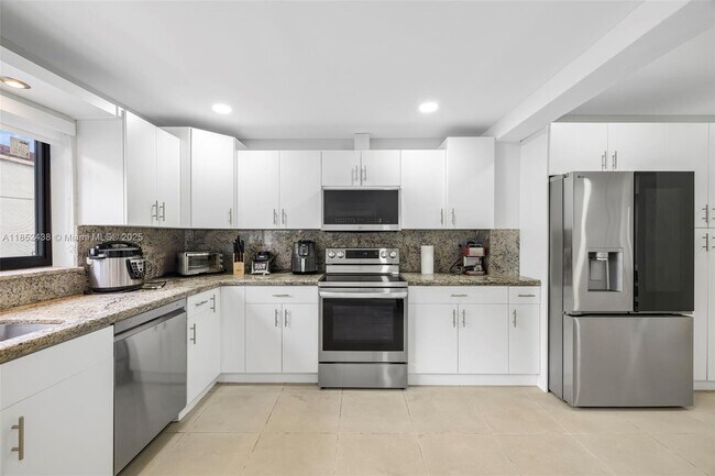 Foto del edificio - 2244 SW 10th St