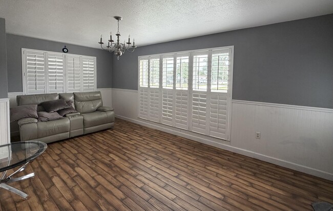 Building Photo - 309 Henthorne Dr