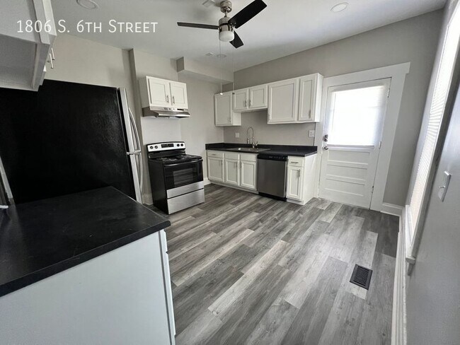 Building Photo - Newly Renovated 2 Bedroom just outside Ger...